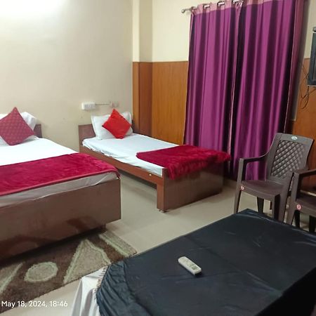 Goroomgo Varanasi Paradise Varanasi - Parking & Restaurant Available - Perfect Location And Comfortable Room Kültér fotó