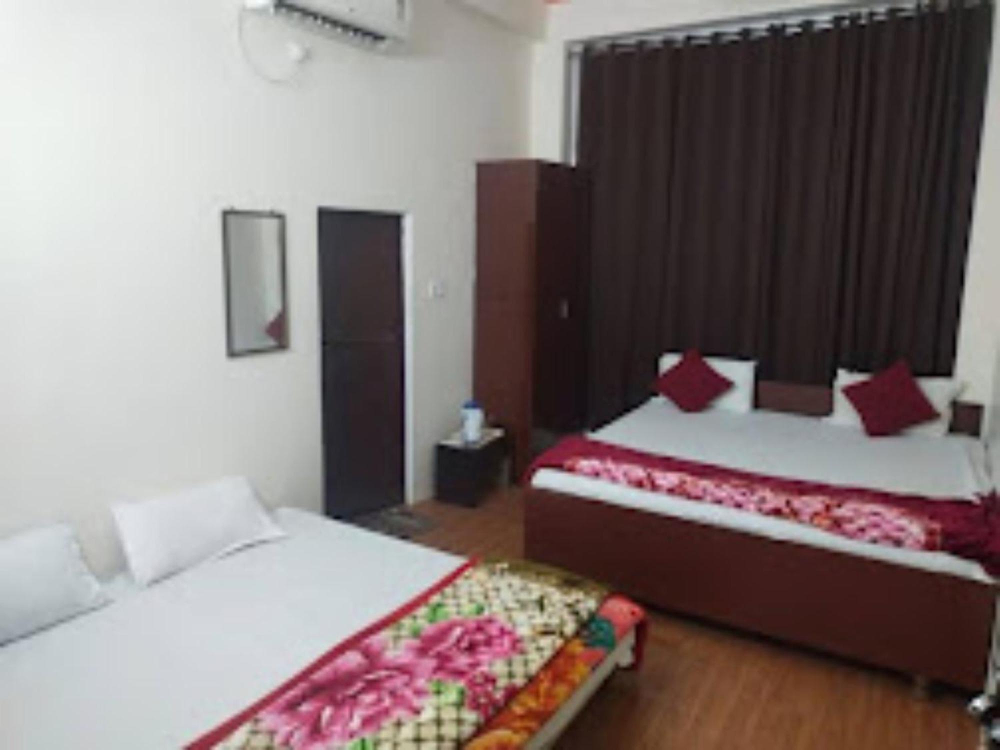 Goroomgo Varanasi Paradise Varanasi - Parking & Restaurant Available - Perfect Location And Comfortable Room Kültér fotó