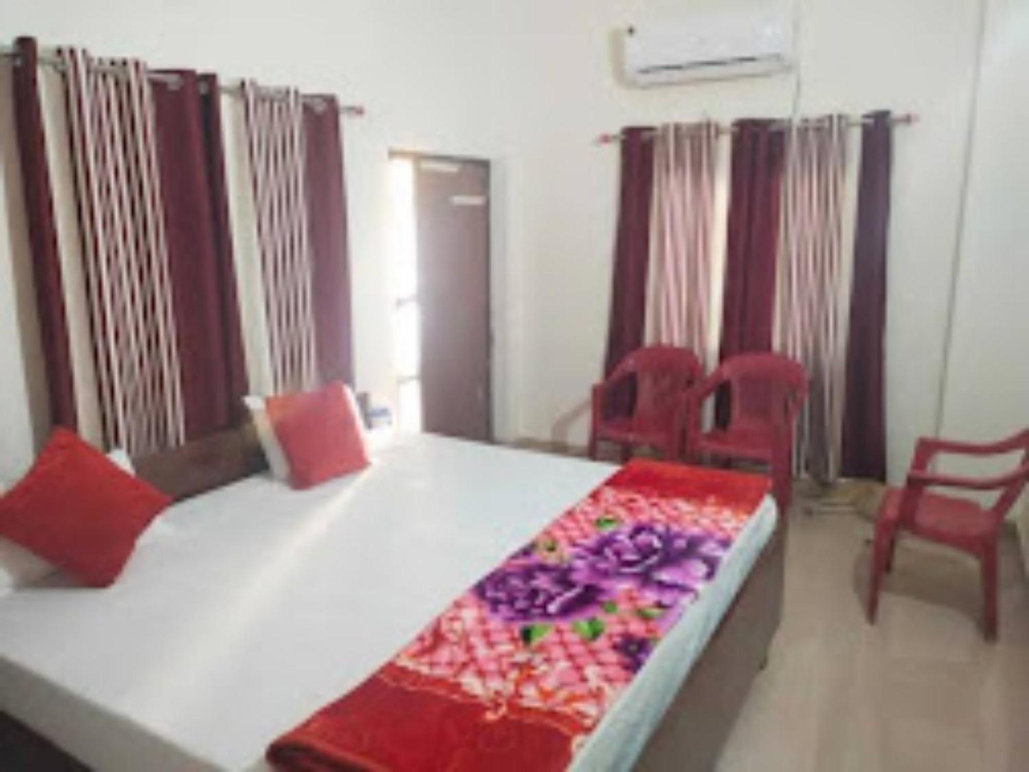 Goroomgo Varanasi Paradise Varanasi - Parking & Restaurant Available - Perfect Location And Comfortable Room Kültér fotó