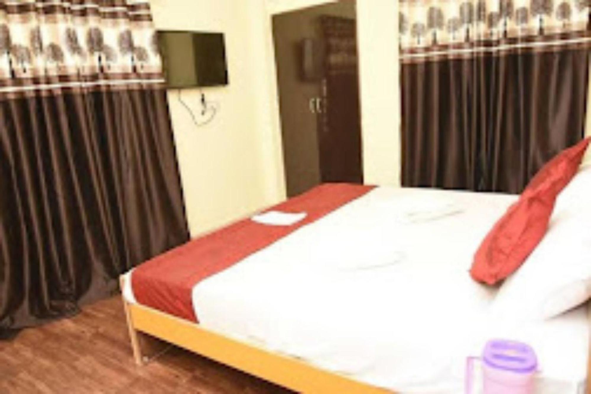 Goroomgo Varanasi Paradise Varanasi - Parking & Restaurant Available - Perfect Location And Comfortable Room Kültér fotó