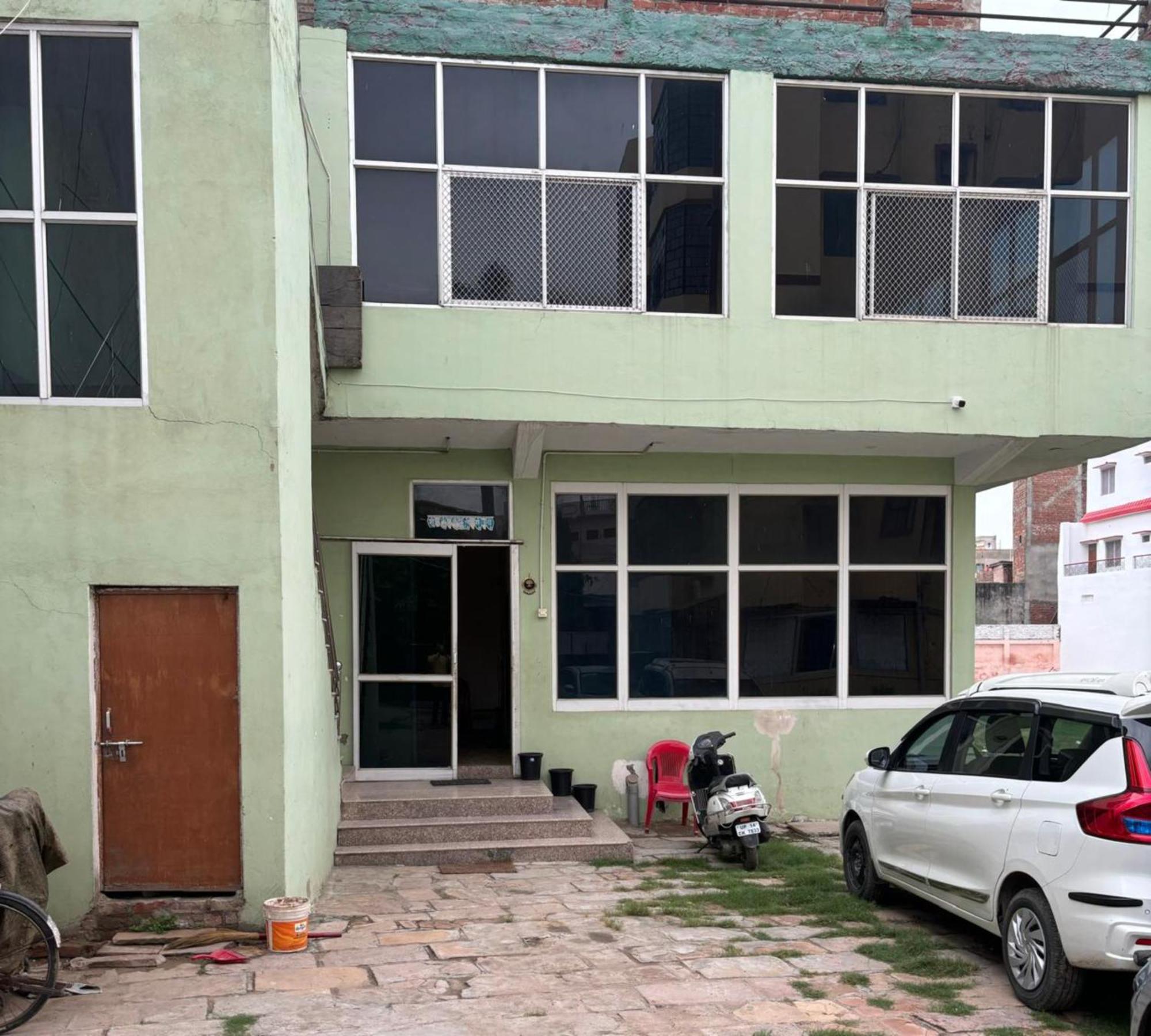 Goroomgo Varanasi Paradise Varanasi - Parking & Restaurant Available - Perfect Location And Comfortable Room Kültér fotó
