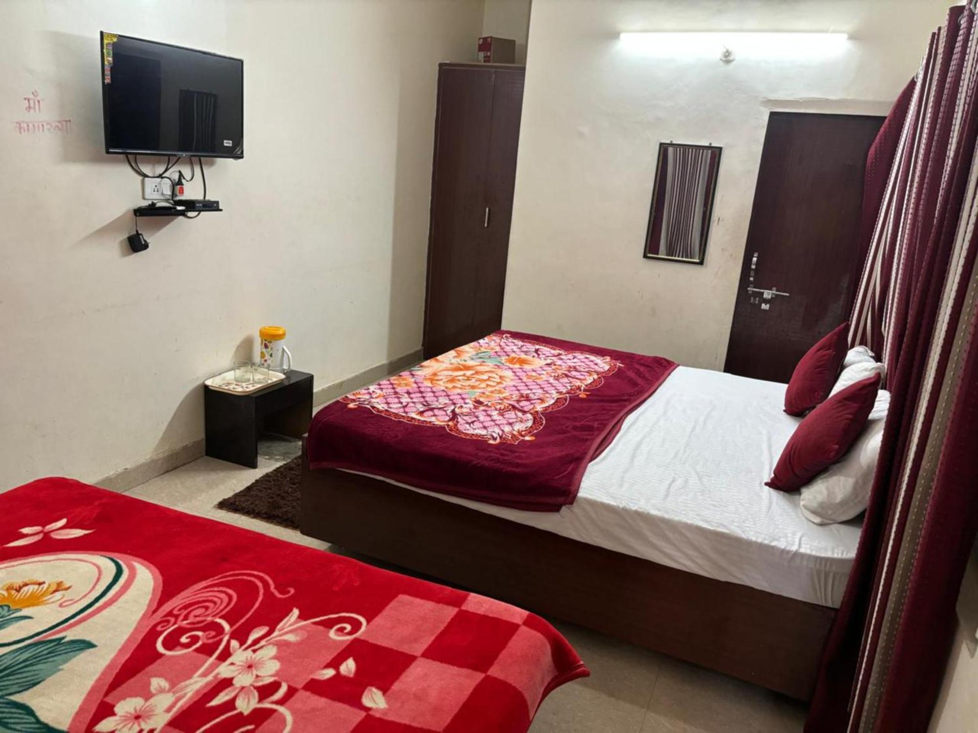 Goroomgo Varanasi Paradise Varanasi - Parking & Restaurant Available - Perfect Location And Comfortable Room Kültér fotó